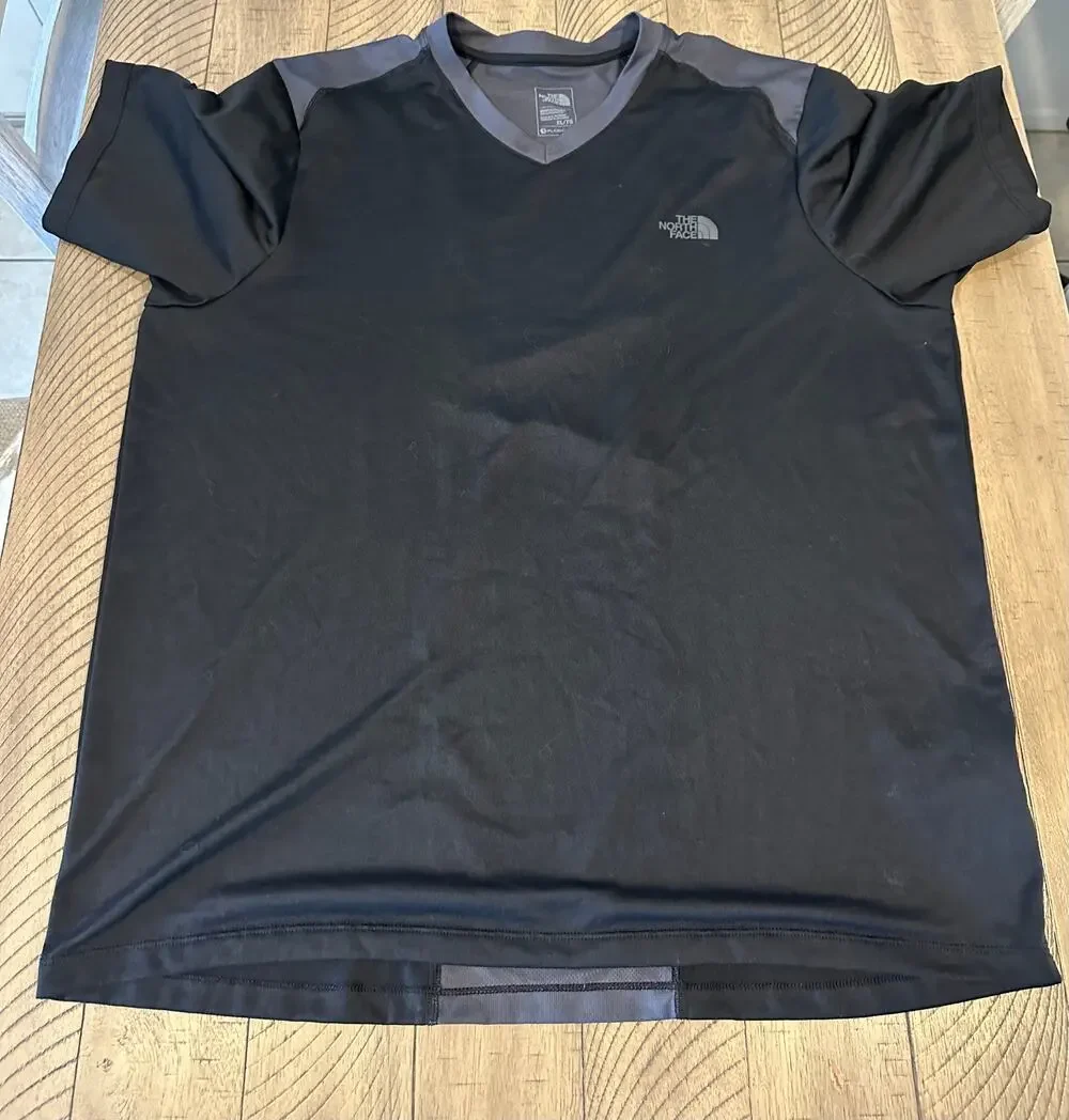 The North Face FlashDry Black Gray Short Sleeve T-Shirt Men's XL Athletic V-Neck